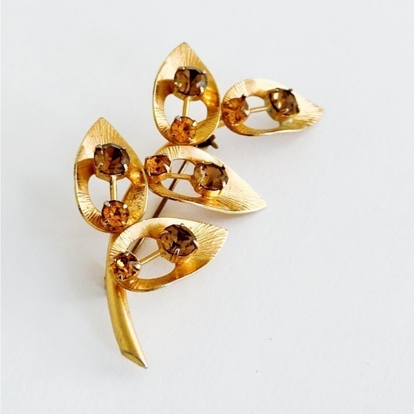 Vintage Jewelry - Vintage Gold tone, Amber Rhinestone Brooch